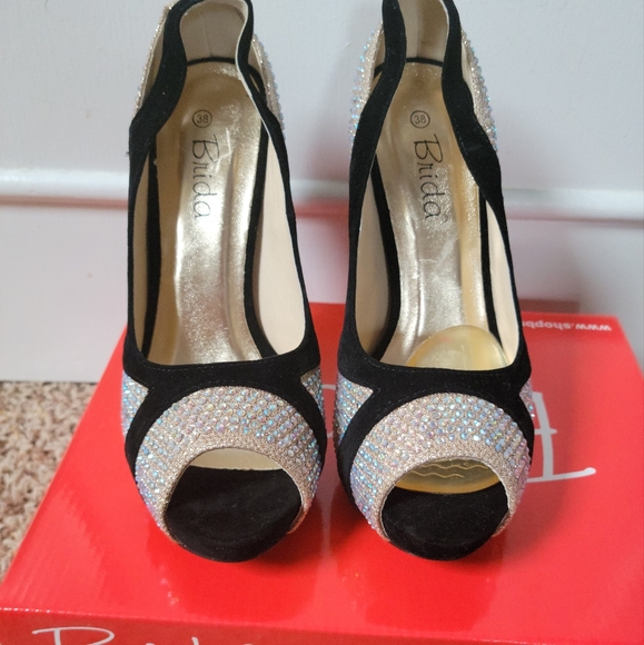 Women's Brida Pumps - Picture 2 of 4